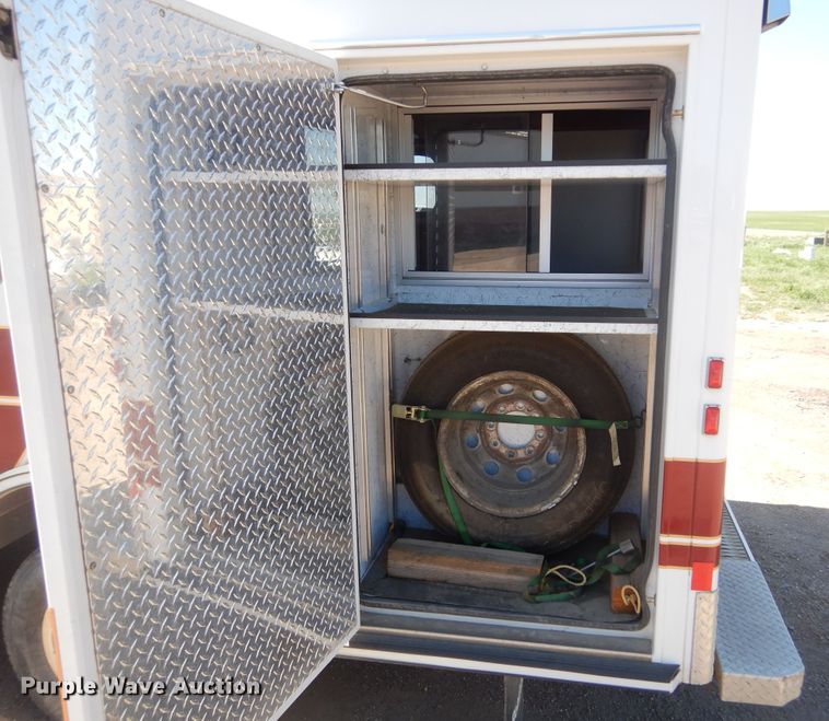 image for item KS9907 2001 Ford E450 Super Duty  ambulance