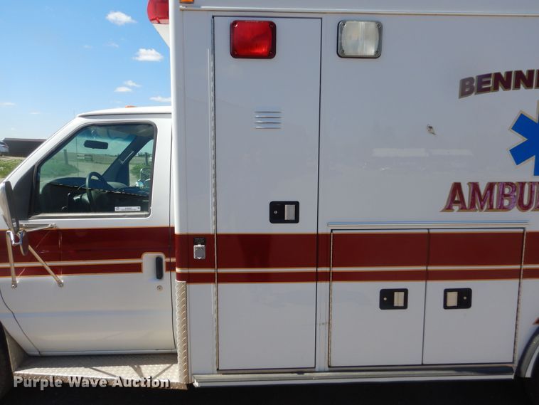 image for item KS9907 2001 Ford E450 Super Duty  ambulance