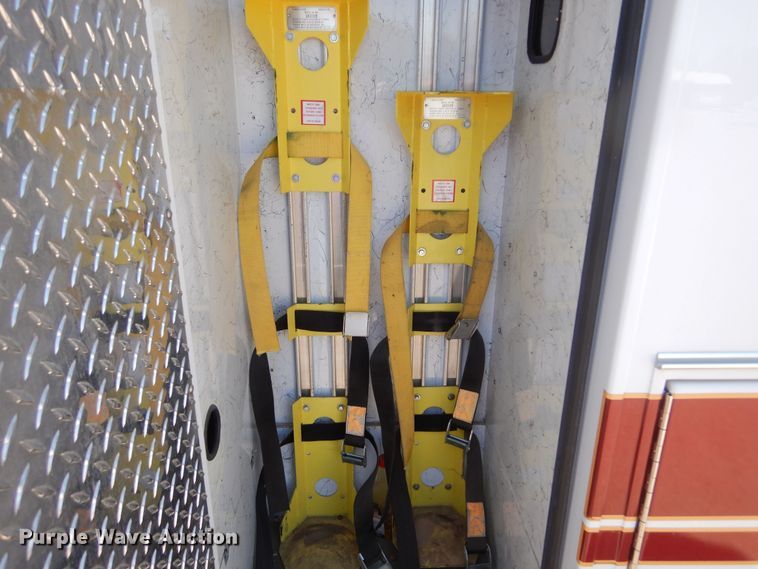 image for item KS9907 2001 Ford E450 Super Duty  ambulance