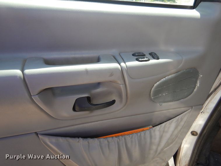 image for item KS9907 2001 Ford E450 Super Duty  ambulance