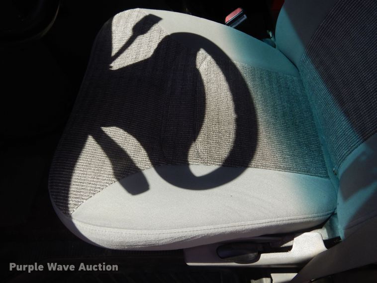 image for item KS9907 2001 Ford E450 Super Duty  ambulance