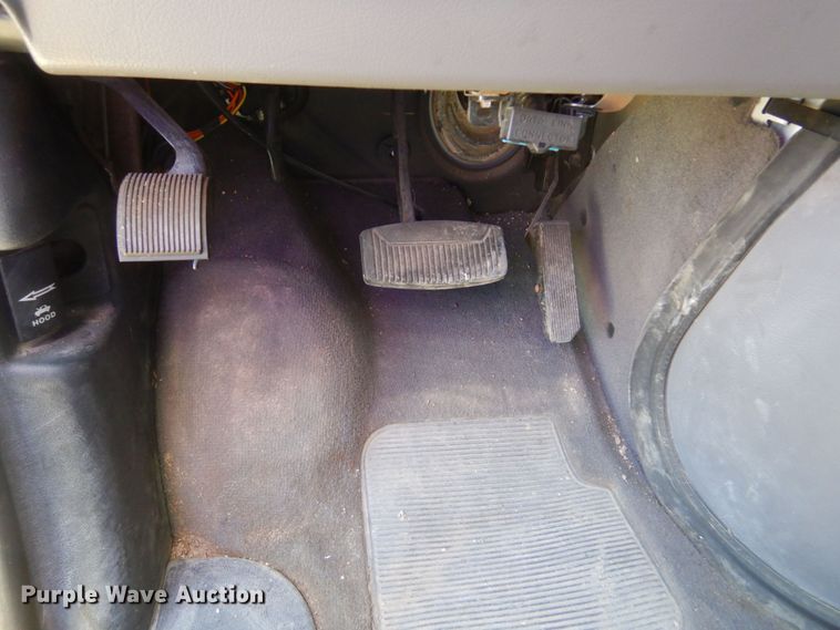 image for item KS9907 2001 Ford E450 Super Duty  ambulance