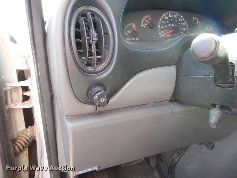 image for item KS9907 2001 Ford E450 Super Duty  ambulance