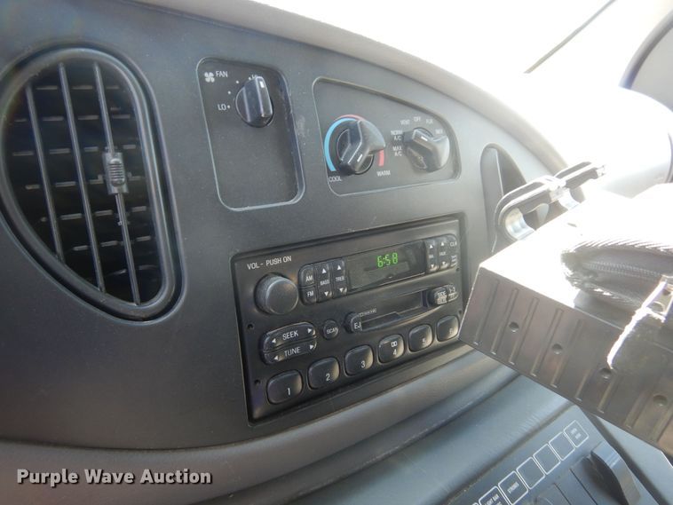 image for item KS9907 2001 Ford E450 Super Duty  ambulance