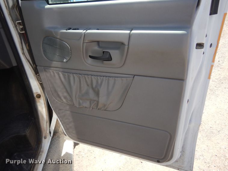 image for item KS9907 2001 Ford E450 Super Duty  ambulance