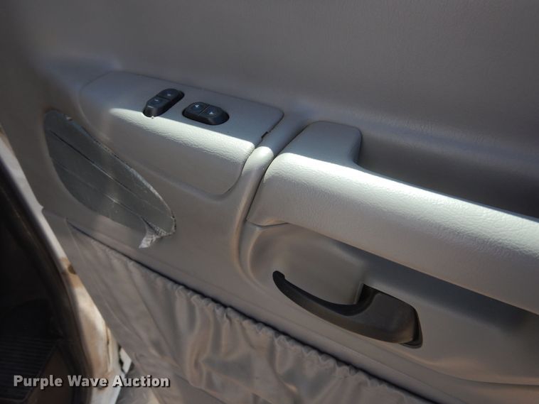 image for item KS9907 2001 Ford E450 Super Duty  ambulance