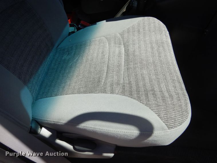 image for item KS9907 2001 Ford E450 Super Duty  ambulance