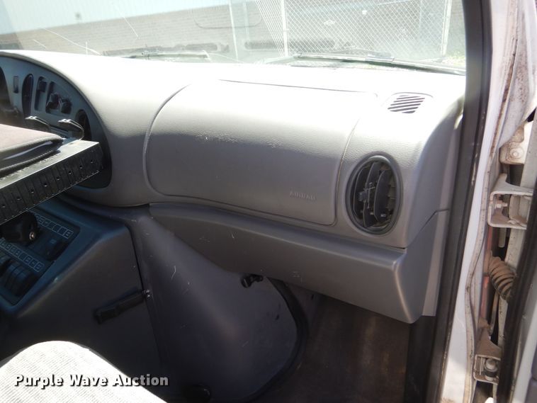 image for item KS9907 2001 Ford E450 Super Duty  ambulance