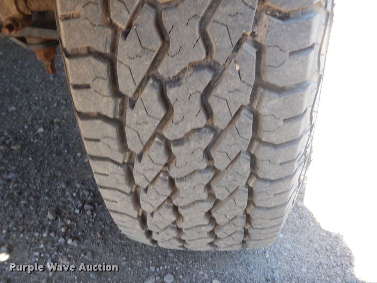 image for item KS9907 2001 Ford E450 Super Duty  ambulance