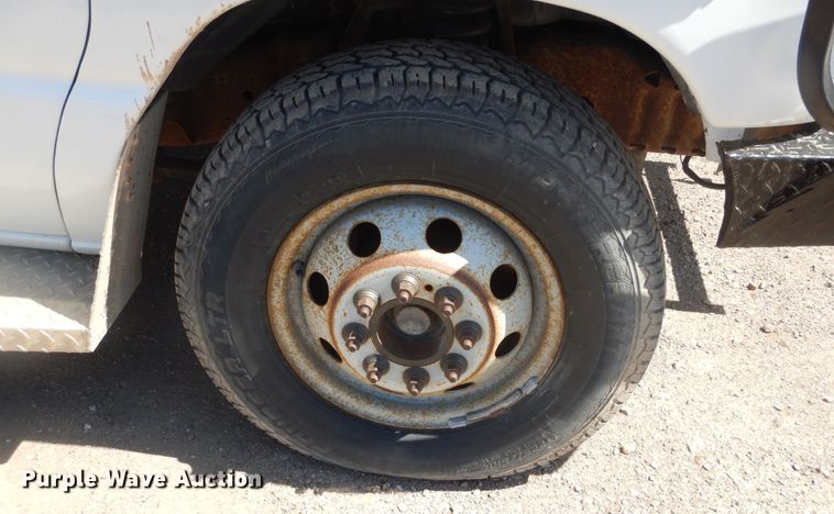 image for item KS9907 2001 Ford E450 Super Duty  ambulance