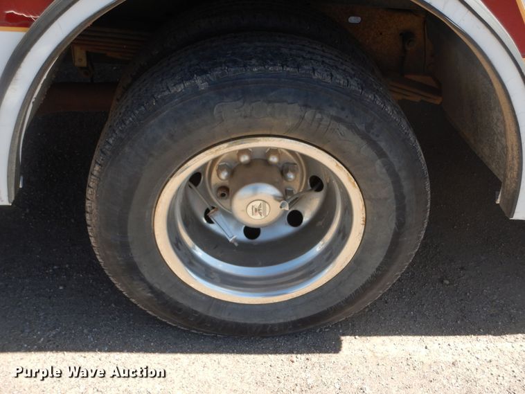 image for item KS9907 2001 Ford E450 Super Duty  ambulance