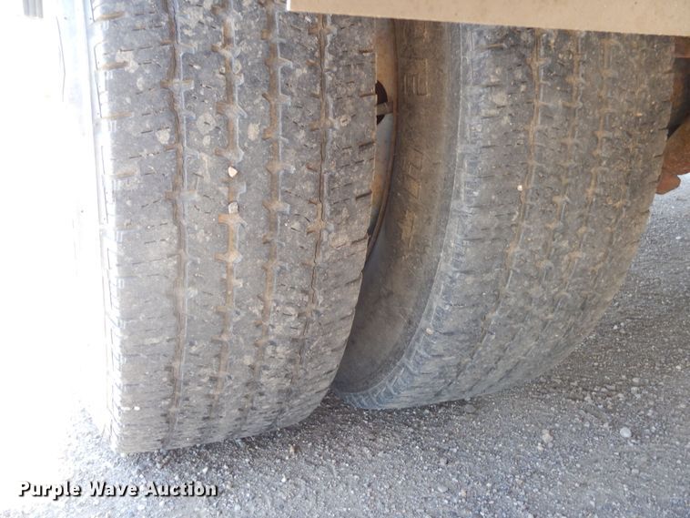 image for item KS9907 2001 Ford E450 Super Duty  ambulance