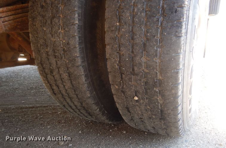 image for item KS9907 2001 Ford E450 Super Duty  ambulance