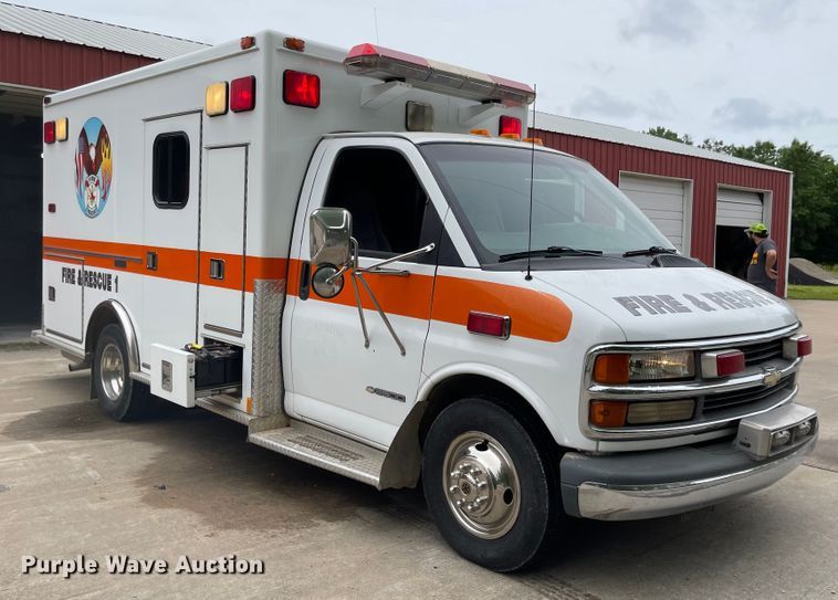image for item LF9008 2000 Chevrolet Express 3500  ambulance