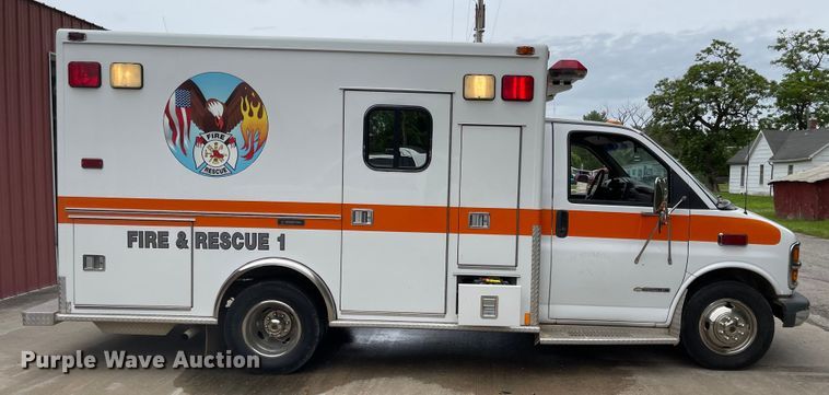 image for item LF9008 2000 Chevrolet Express 3500  ambulance