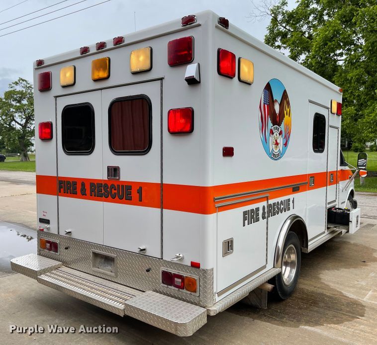 image for item LF9008 2000 Chevrolet Express 3500  ambulance