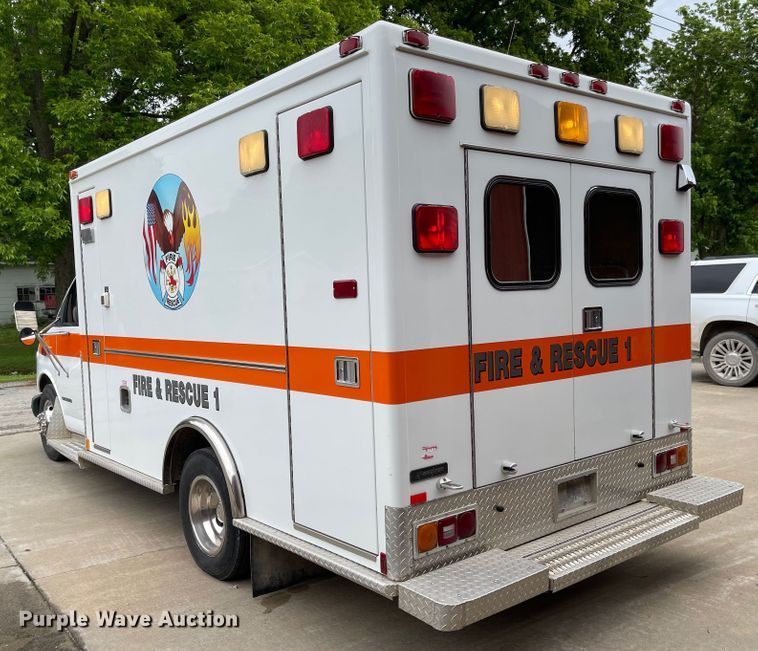 image for item LF9008 2000 Chevrolet Express 3500  ambulance