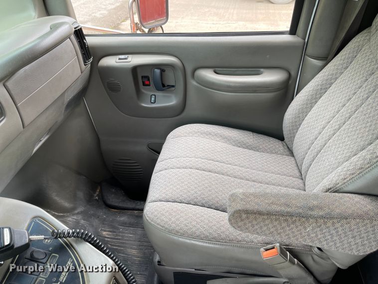 image for item LF9008 2000 Chevrolet Express 3500  ambulance