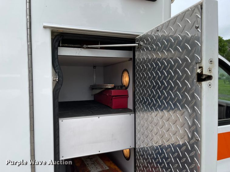 image for item LF9008 2000 Chevrolet Express 3500  ambulance