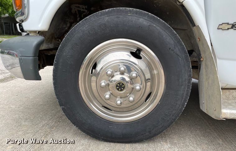 image for item LF9008 2000 Chevrolet Express 3500  ambulance