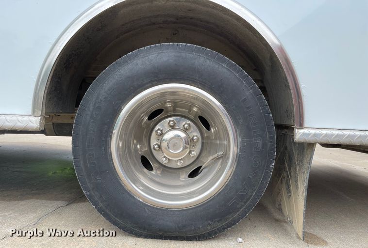 image for item LF9008 2000 Chevrolet Express 3500  ambulance