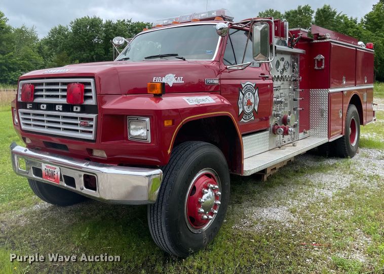image for item LF9010 1982 Ford F800  pumper fire truck