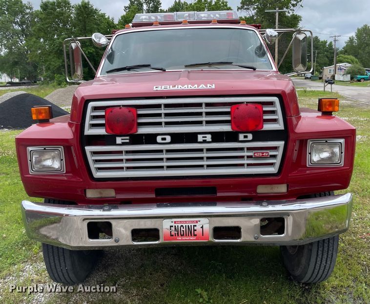 image for item LF9010 1982 Ford F800  pumper fire truck