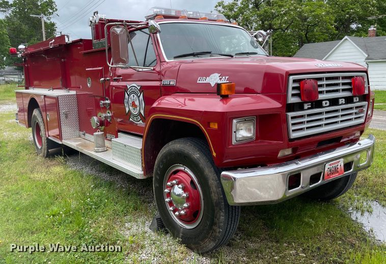 image for item LF9010 1982 Ford F800  pumper fire truck
