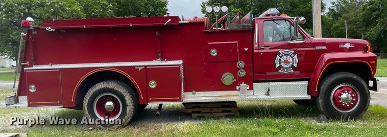image for item LF9010 1982 Ford F800  pumper fire truck