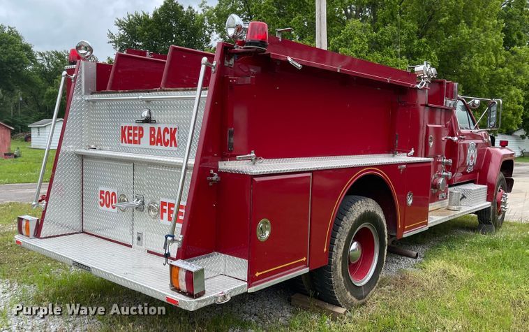 image for item LF9010 1982 Ford F800  pumper fire truck
