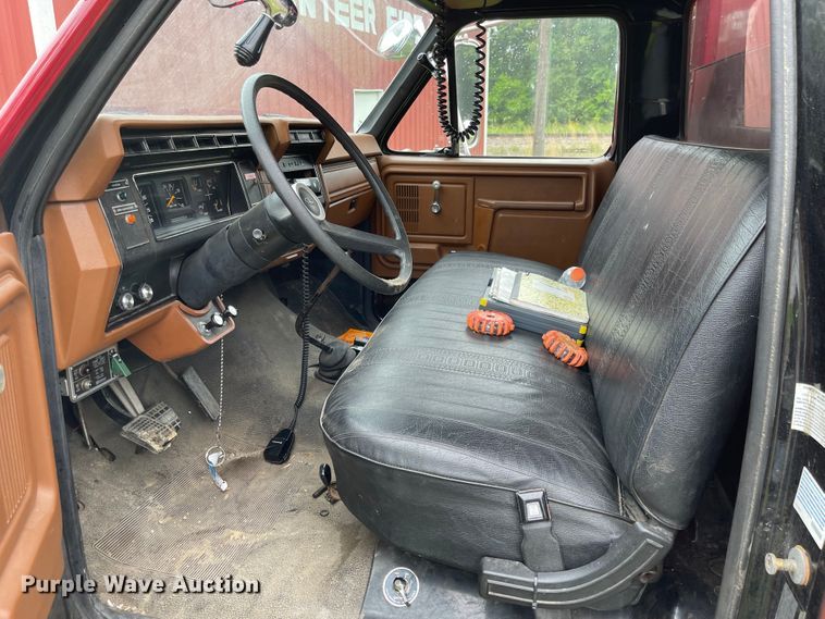 image for item LF9010 1982 Ford F800  pumper fire truck