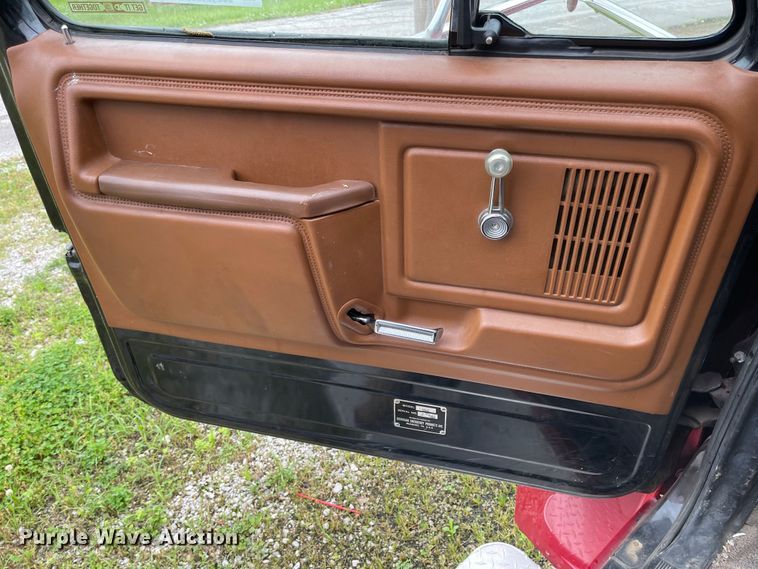 image for item LF9010 1982 Ford F800  pumper fire truck