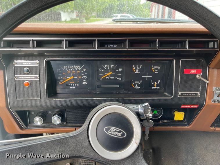 image for item LF9010 1982 Ford F800  pumper fire truck