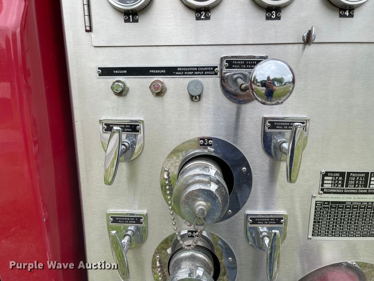 image for item LF9010 1982 Ford F800  pumper fire truck