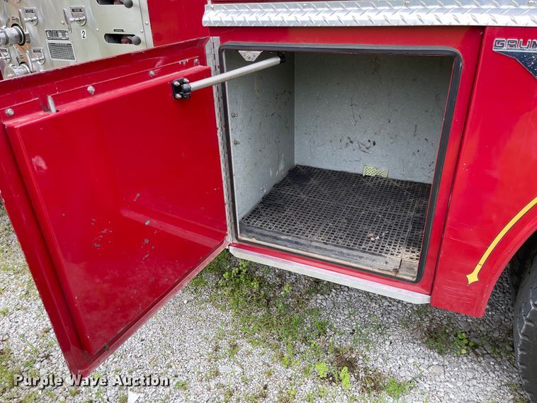 image for item LF9010 1982 Ford F800  pumper fire truck