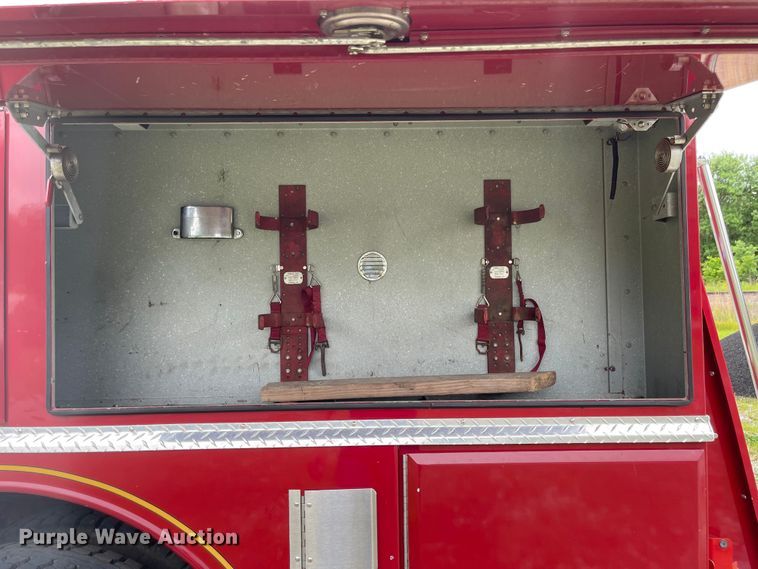 image for item LF9010 1982 Ford F800  pumper fire truck