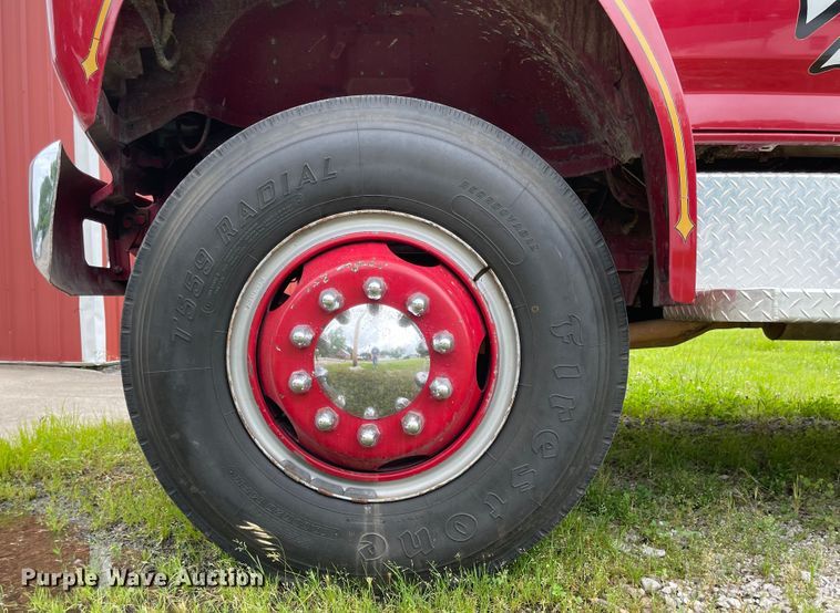 image for item LF9010 1982 Ford F800  pumper fire truck