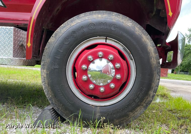 image for item LF9010 1982 Ford F800  pumper fire truck