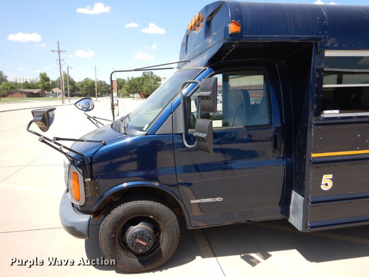 image for item LP9359 2000 GMC G3500  shuttle bus