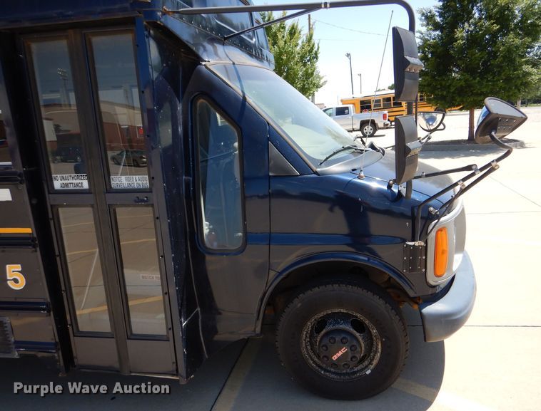image for item LP9359 2000 GMC G3500  shuttle bus