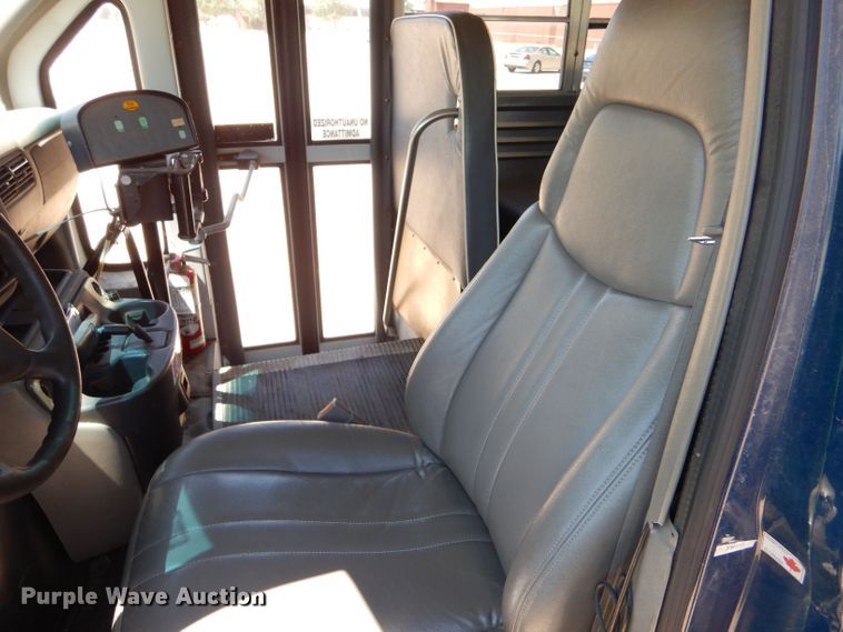image for item LP9359 2000 GMC G3500  shuttle bus