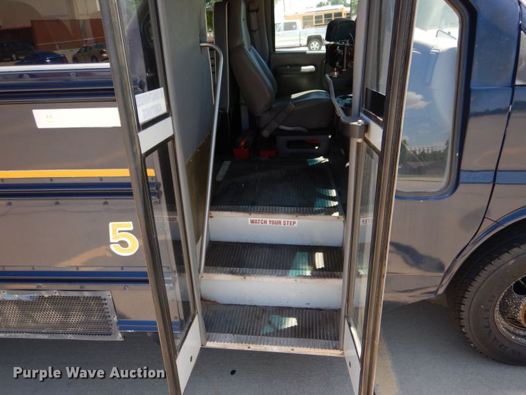 image for item LP9359 2000 GMC G3500  shuttle bus