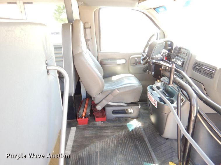 image for item LP9359 2000 GMC G3500  shuttle bus