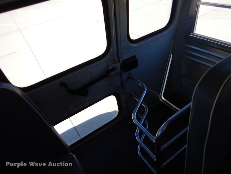 image for item LP9359 2000 GMC G3500  shuttle bus