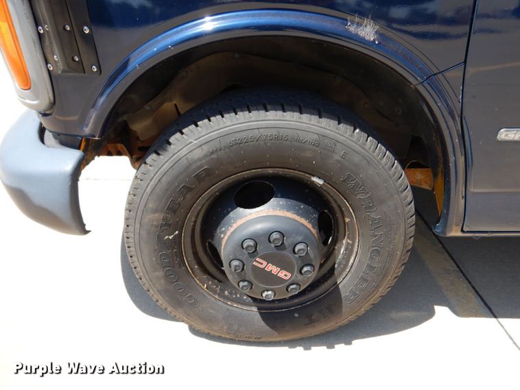 image for item LP9359 2000 GMC G3500  shuttle bus