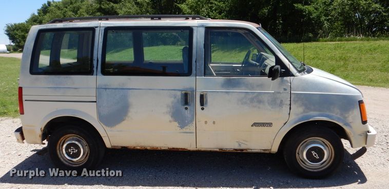 image for item LS9243 1991 Chevrolet Astro  van