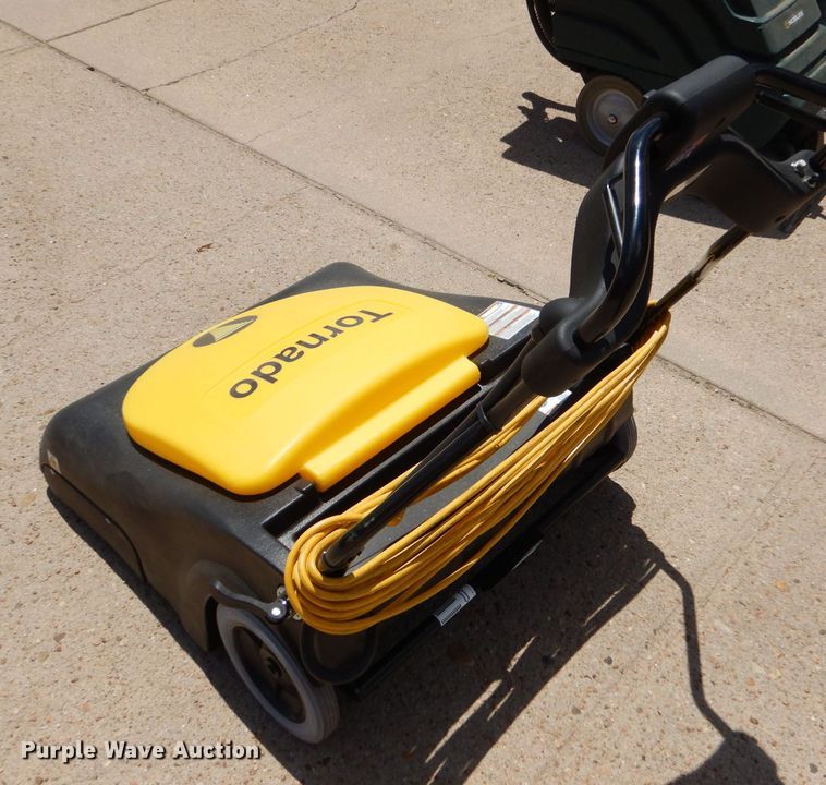 image for item LS9262 (7) floor cleaning machines