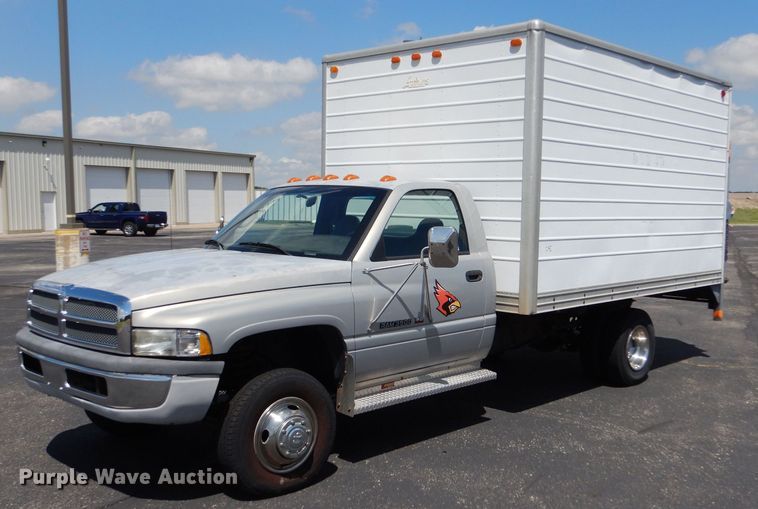 image for item LS9267 1999 Dodge Ram 3500  box truck