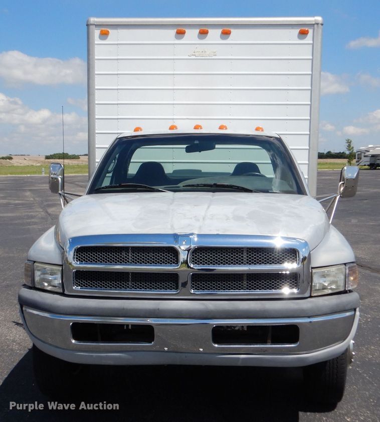 image for item LS9267 1999 Dodge Ram 3500  box truck