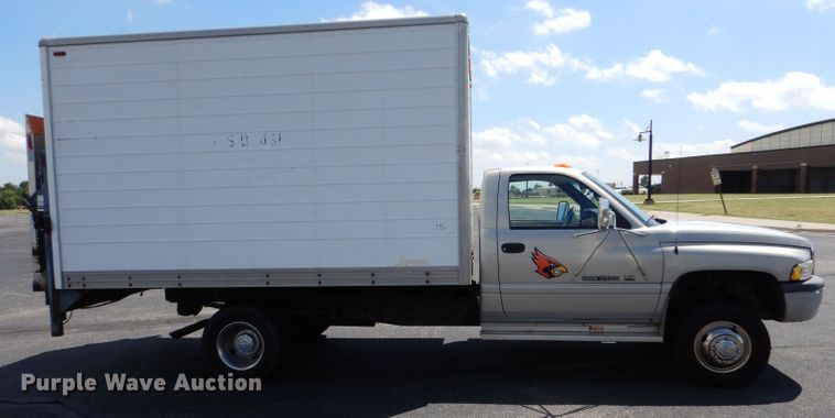image for item LS9267 1999 Dodge Ram 3500  box truck
